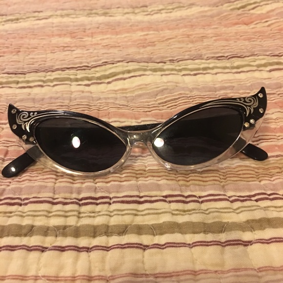 Accessories - Black vintage cat eye sunglasses